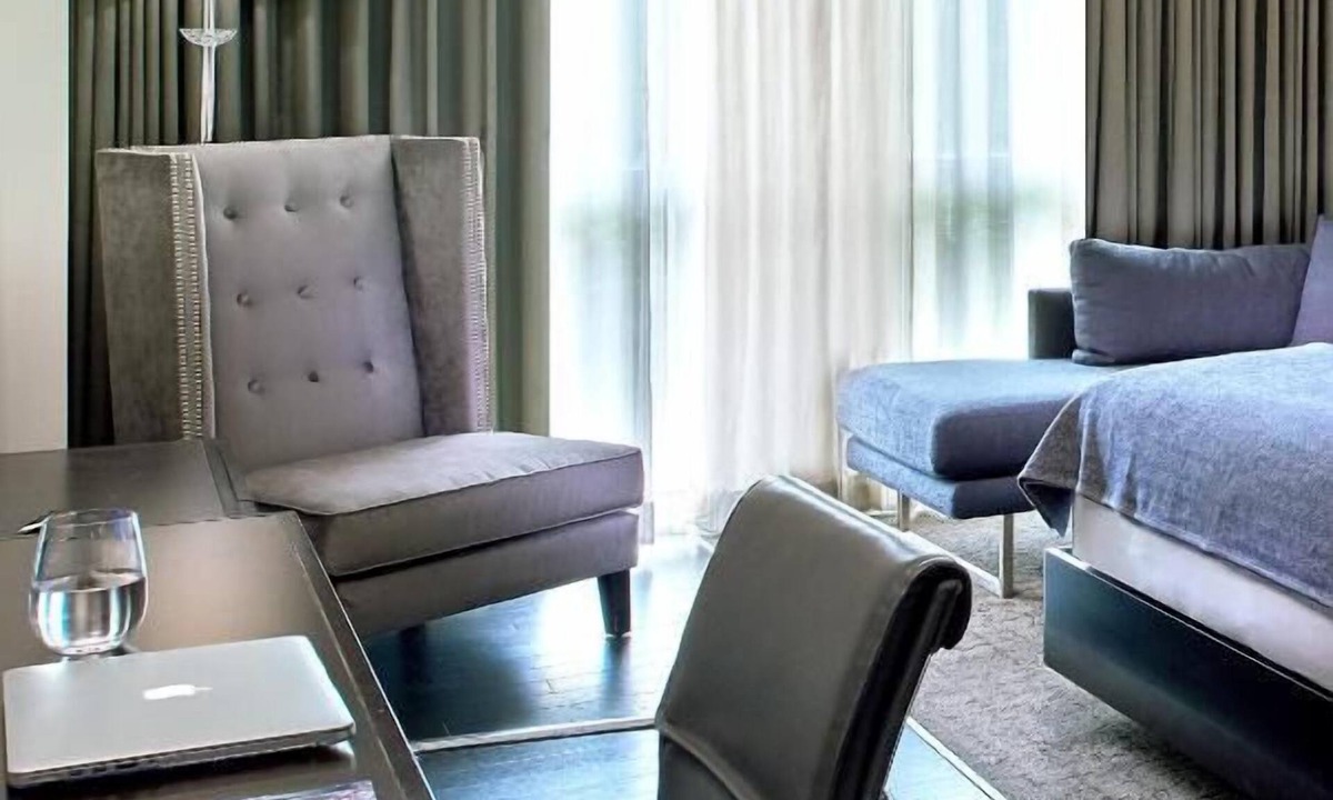 West Plaza Hotel | Pleasant Stay! 3 Comfortable Units, Pool, Pets Allowed, Near Fountain of Neptune