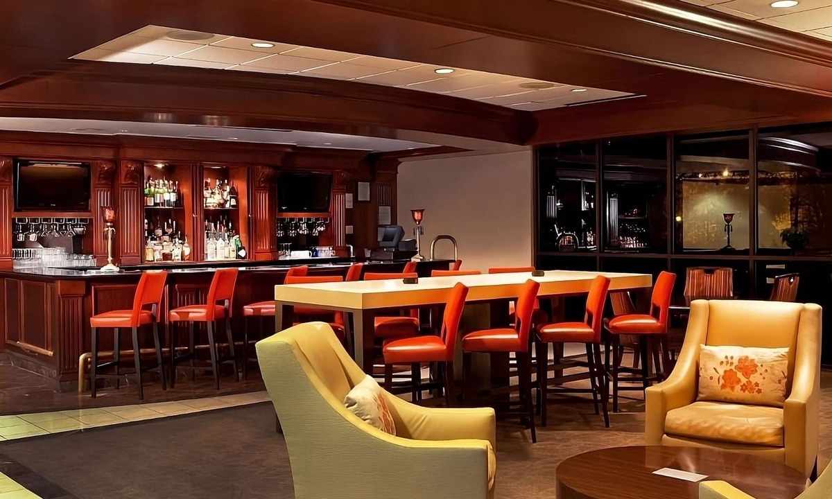 Eagan Park Hotel | Pleasant Stay, Convenient Location! 2 Convenient Units, Pool, Pets Allowed