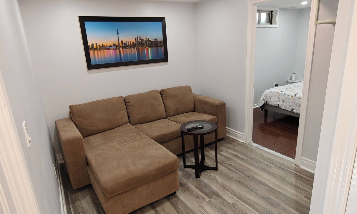 Cooksville House | Pleasant Stay Mississauga