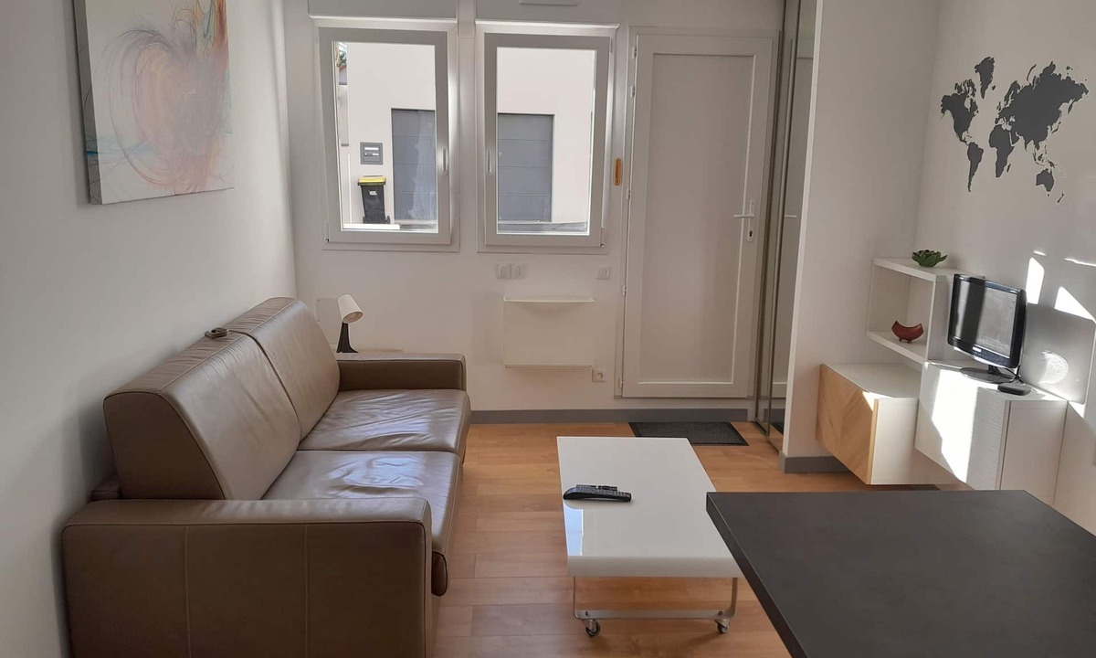 Vallieres Apartment | Pleasant studio center town