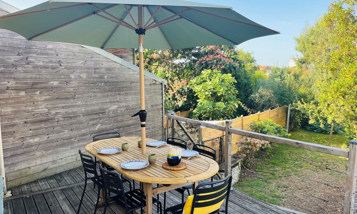 La Roche-sur-Yon House | Pleasant town house with terrace and garden