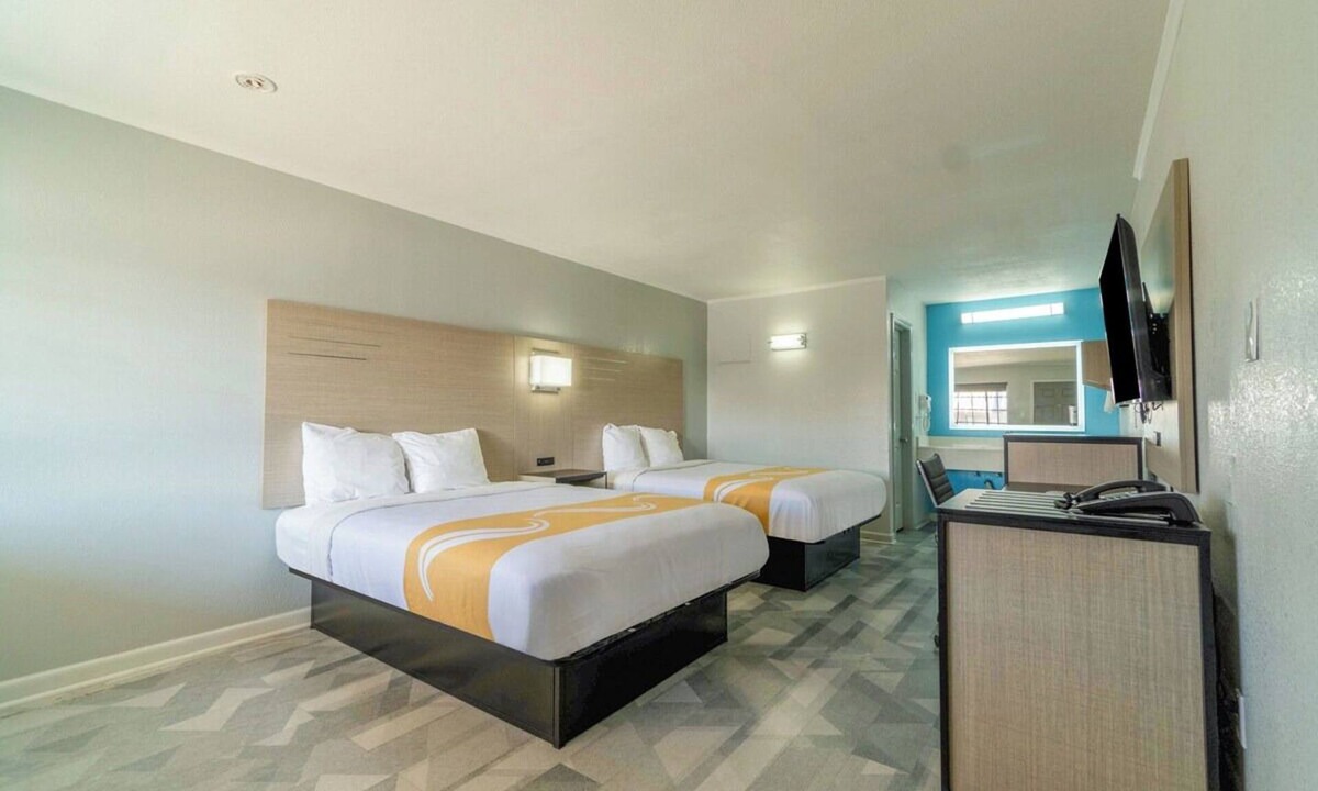 Pleasanton Hotel | Pleasanton Stay | 1 Unit | Convenient W Oaklawn Rd Location