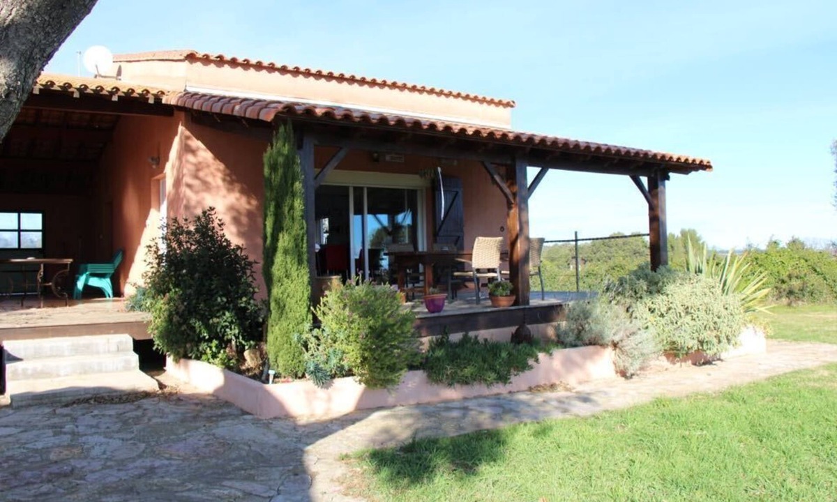 Bouzigues House | Plenitude facing Mont Saint Clair