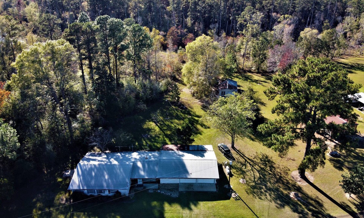 Broaddus House | Plenty of room for everyone! Sleeps 10!