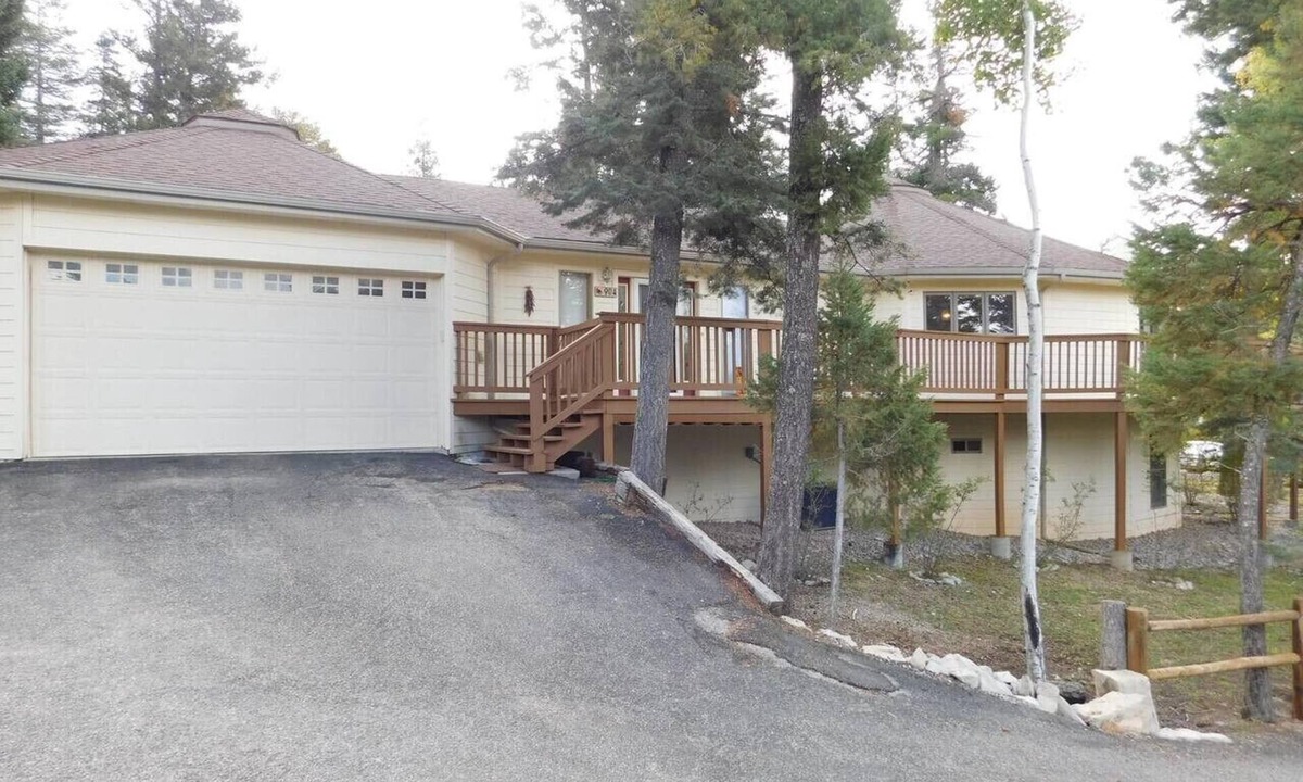 Cloudcroft House | Plenty of space for everyone!