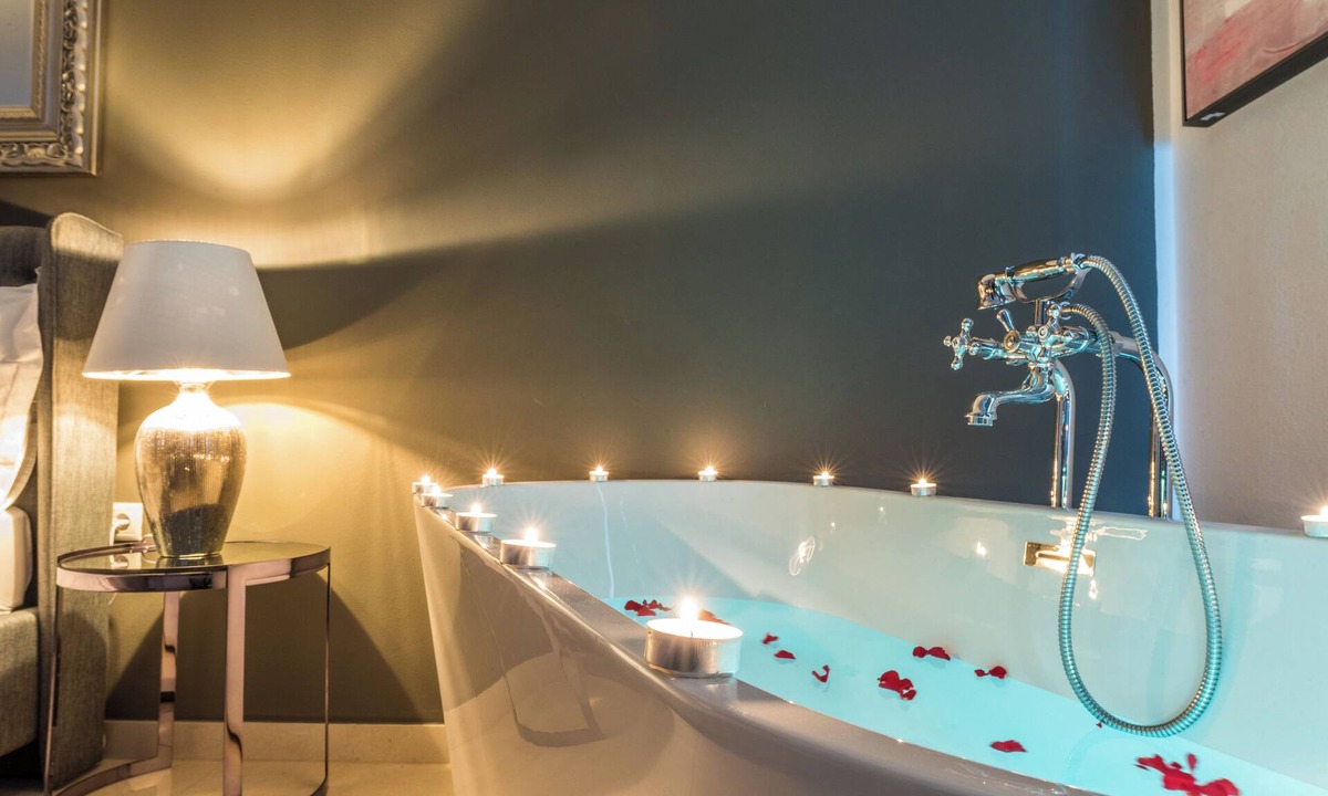 Plitvica Selo Hotel | Plitvice Falls Cottage – Deluxe Suite with Private Outdoor Jacuzzi & Terrace