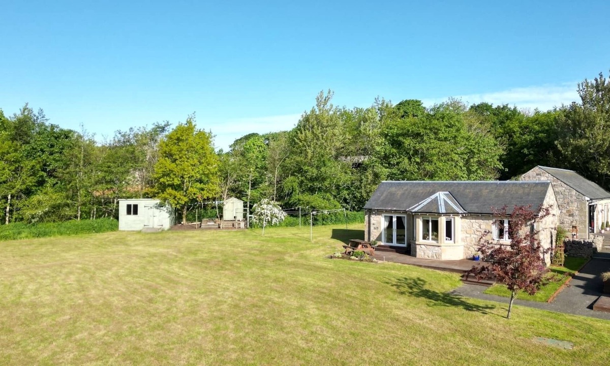 Bathgate Cottage | Ploughman’s Poet cottage is within a semi rural setting.