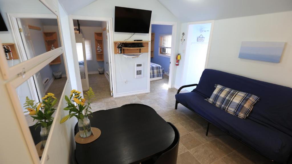 Wasaga Beach House | Plovers Cove Cottage