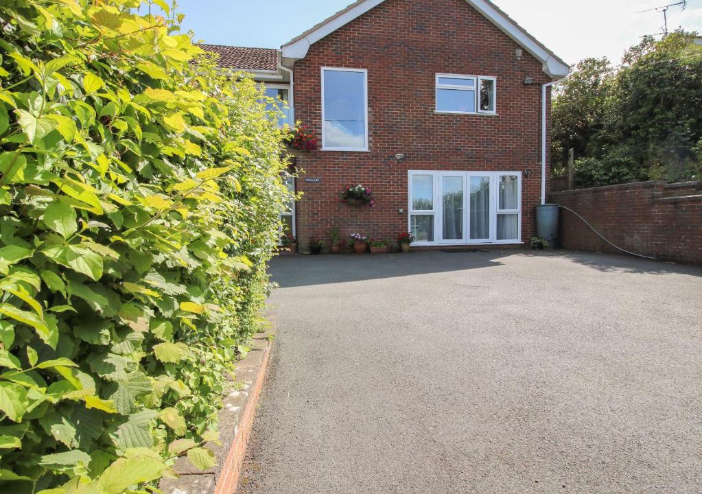 Longford Apartment | Plum Hill Apartment