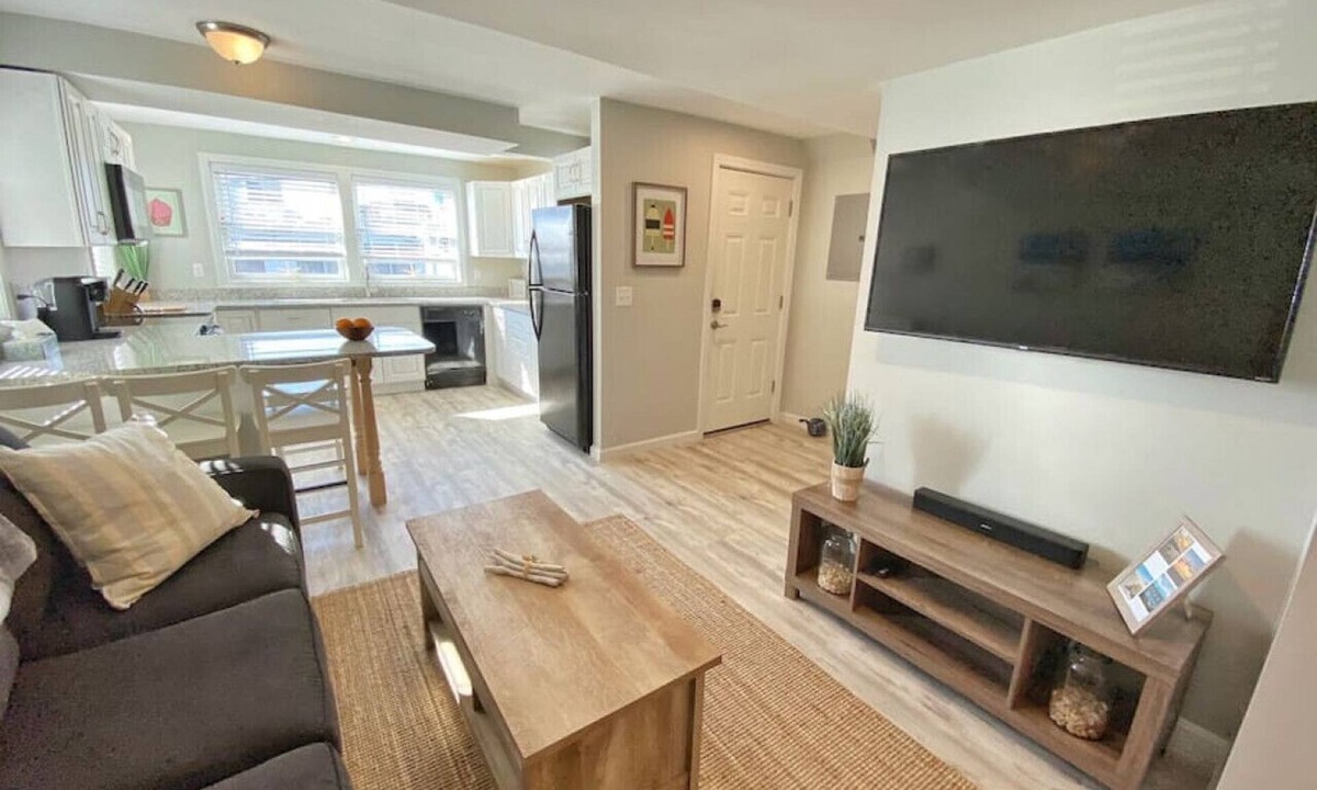 Newbury Condo | Plum Royale Jr: Cozy Plum Is. home w/beach access