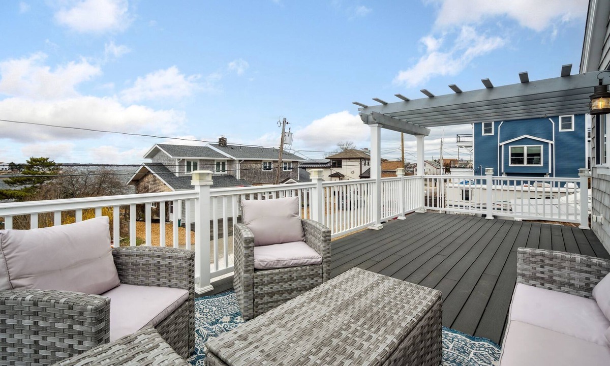 Newburyport House | Plum Time | Water Views | Decks | Walk to Basin