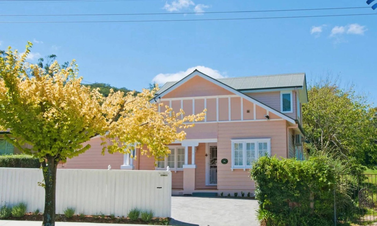 Bowral House | Plum Tree Cottage –pets welcome, WiFi