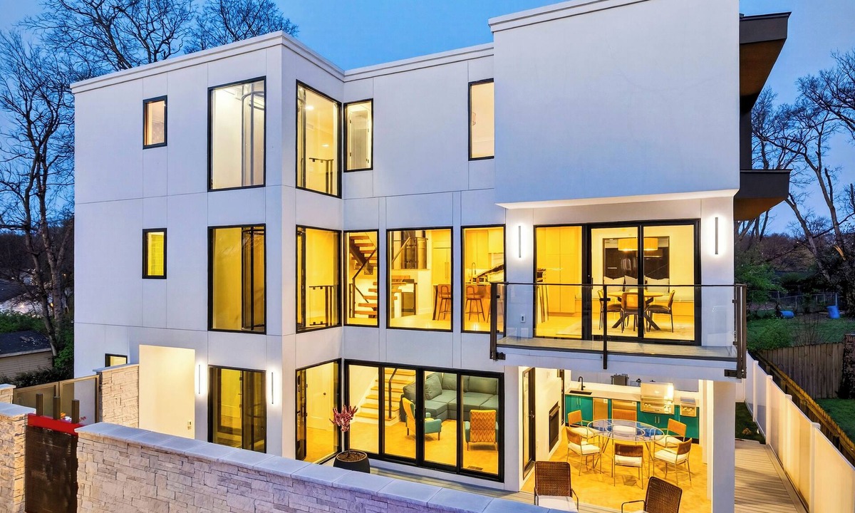 Talbot's Corner House | Plunge Pool + Elevator + Outdoor Kitchen | Near Downtown | Sunrise in the City
