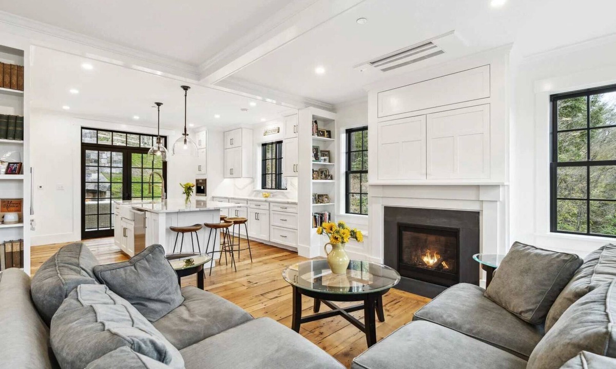 Woodstock House | Plunge Pool, Elevator, Walk to Town - Watkins Farm