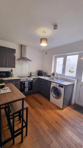 Skewen Apartment | Plush Place