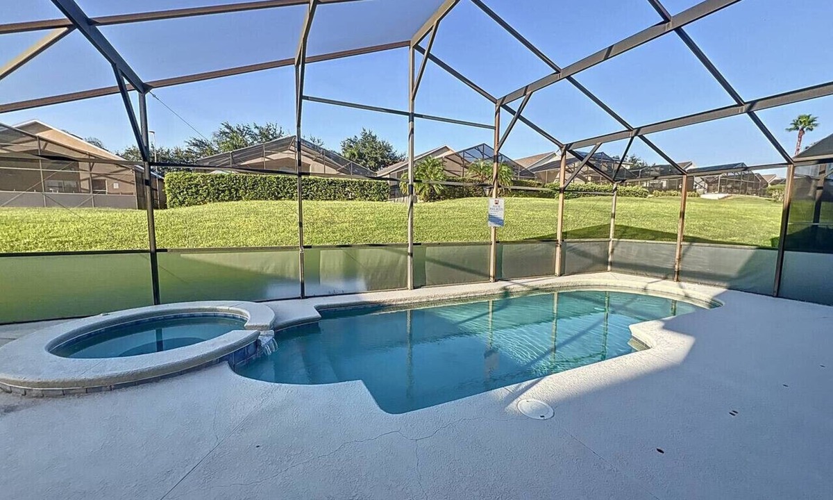 Highgate Park House | Pluto`s Palace: Private Pool/Spa & 24/7 Support!