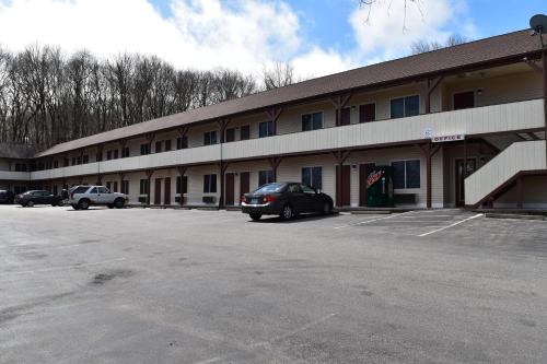 Terryville Hotel | PLYMOUTH MOTOR LODGE