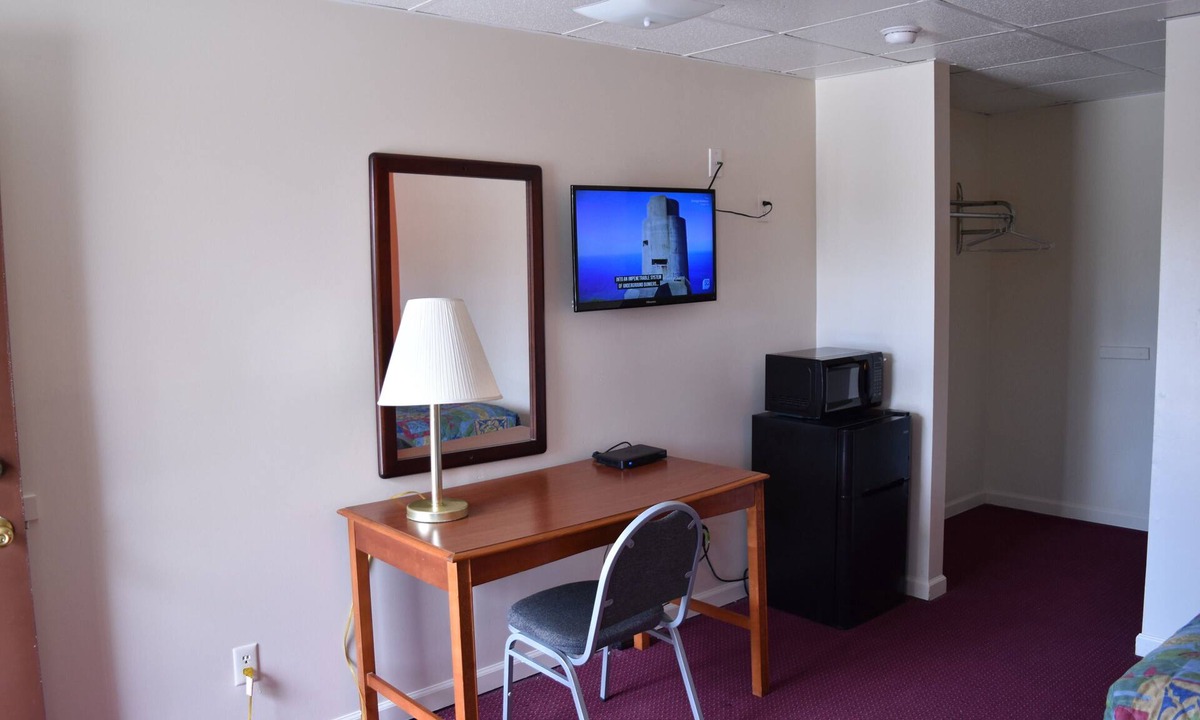 Terryville Hotel | PLYMOUTH MOTOR LODGE