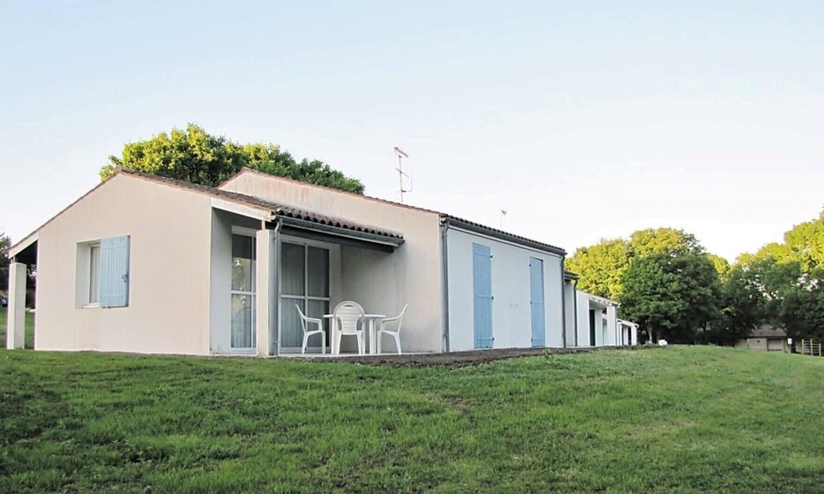 Tonnay-Boutonne House | PMR 1 accommodation for 6 people