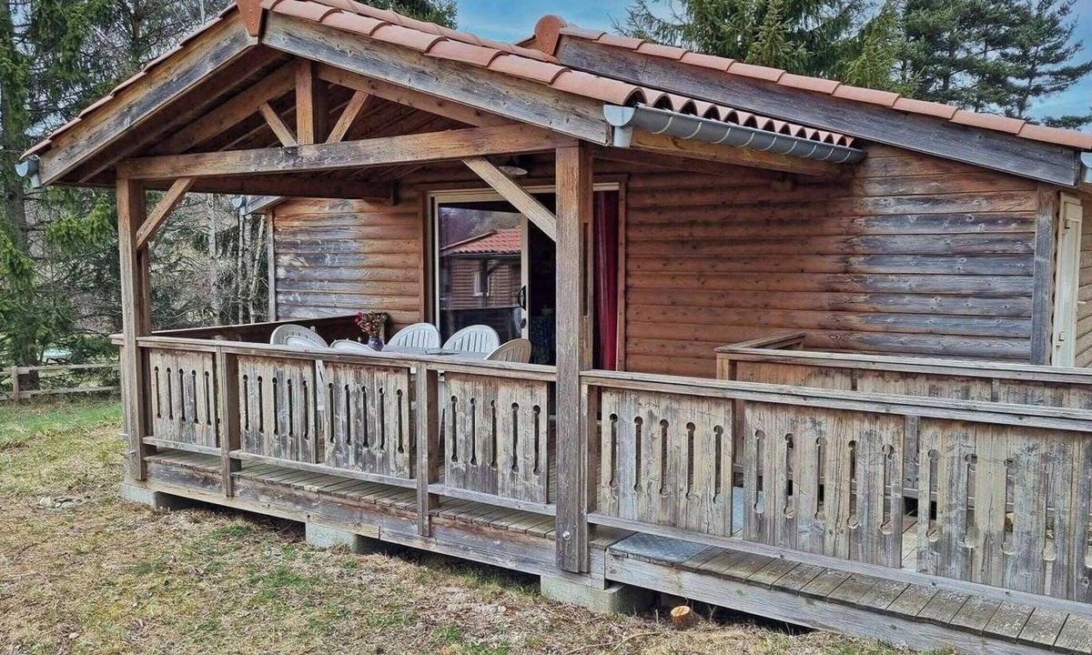 Usson-en-Forez Cottage | PMR Chalet, pets welcome - 4 guests