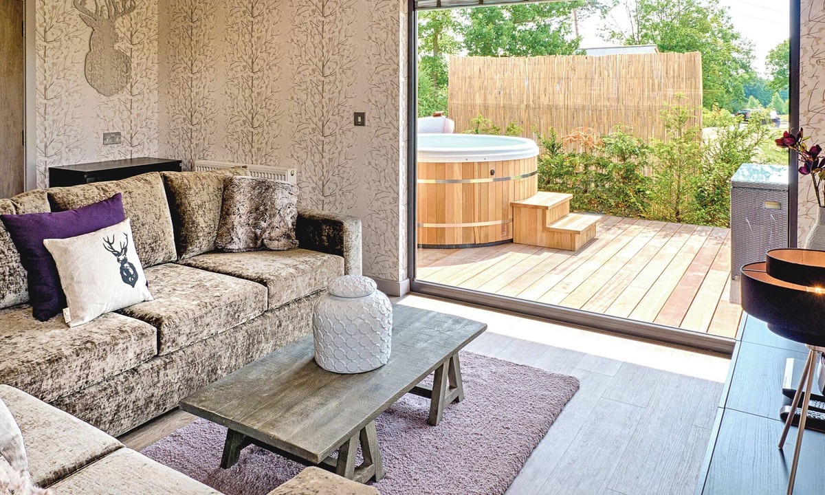 Pocklington Ski Chalet | Pocklington Deluxe Lodge