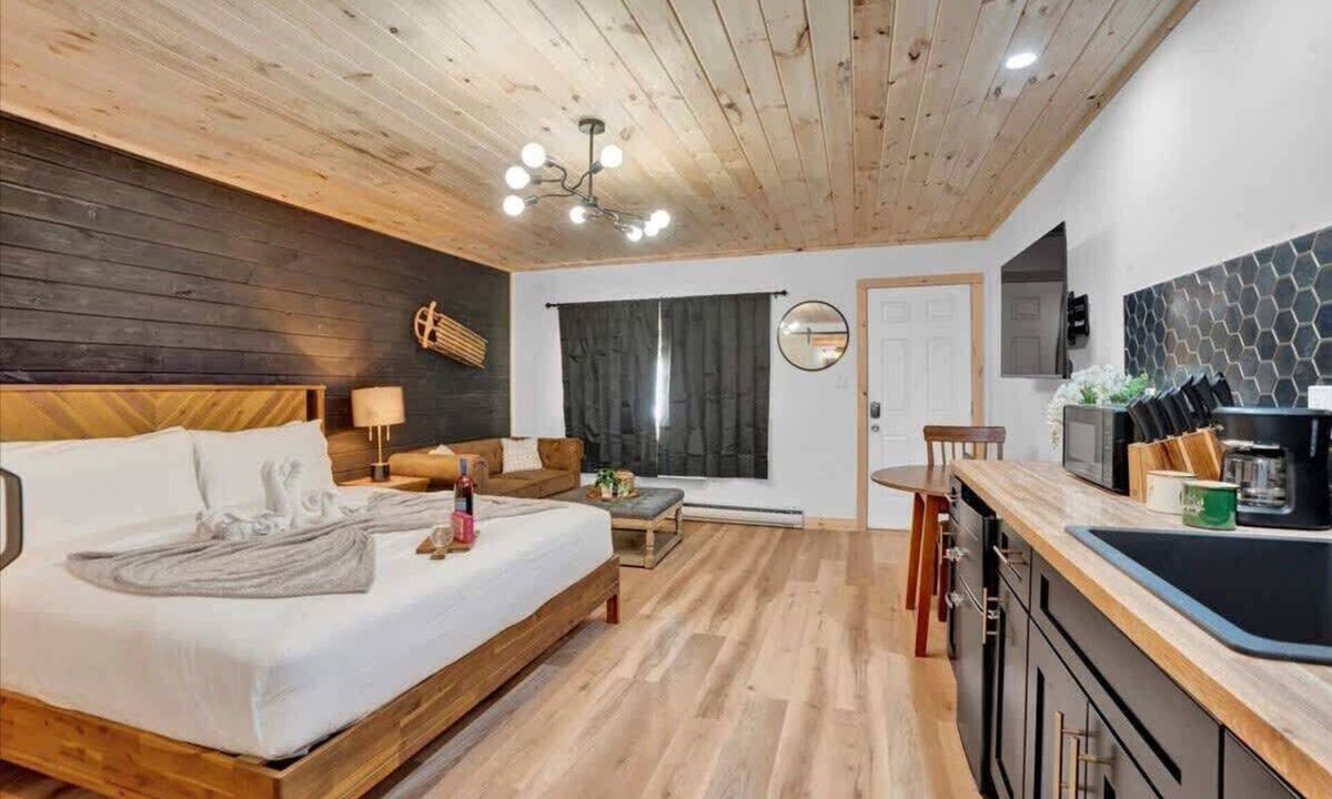 Canadensis Hotel | Pocono Bold & Modern | Firepits | Pet Friendly