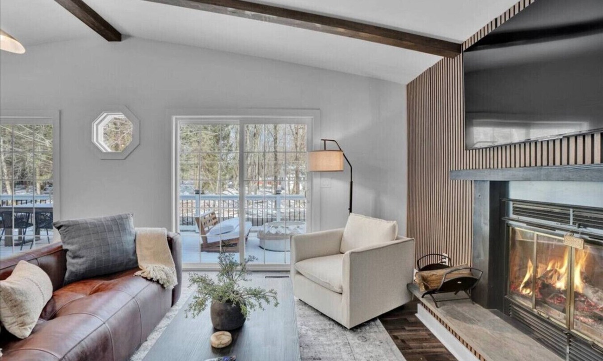 Pocono Summit House | Pocono Chalet| Hot Tub| Firepit