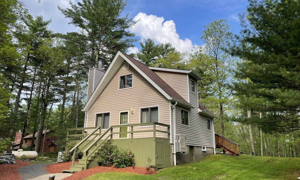 Dingmans Ferry House | Pocono Pines Chalet