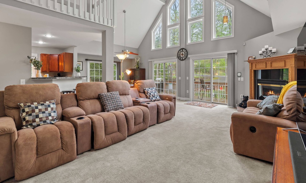 Lake Harmony Estates Ski Chalet | Pocono Retreat | Summer Beach Access + Mins to Big Boulder | Chalet on Chalet
