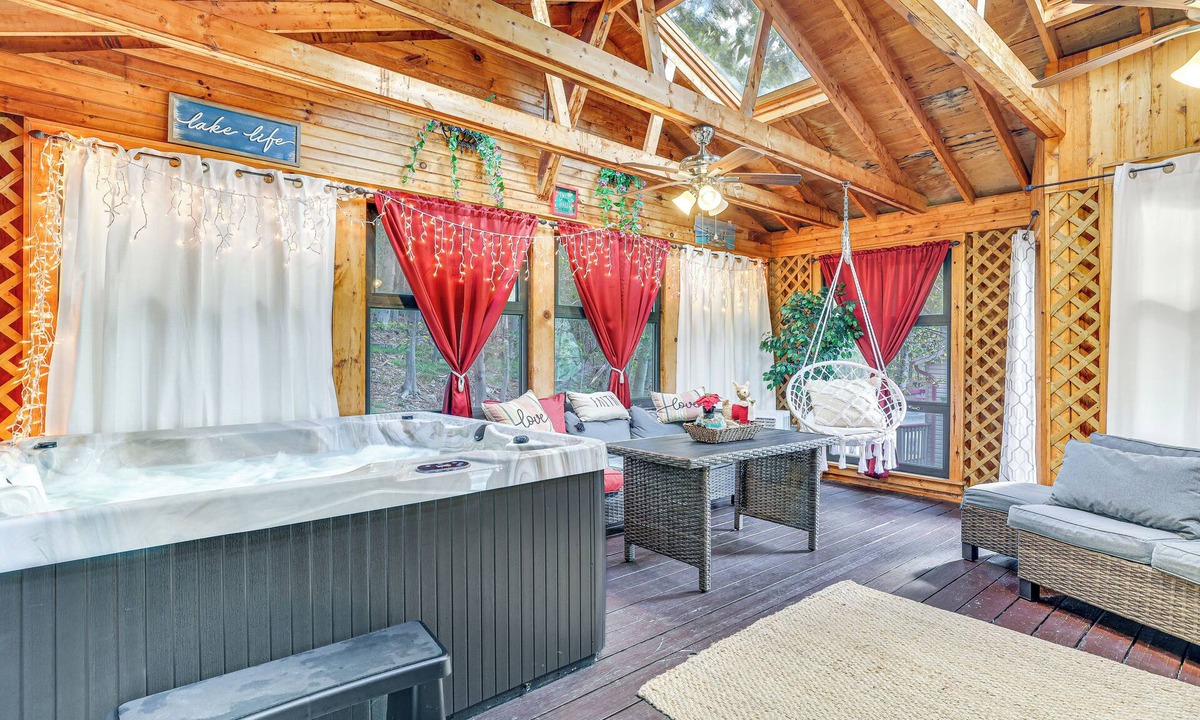 Tobyhanna Cottage | Pocono Vacation Rental With Game Room!