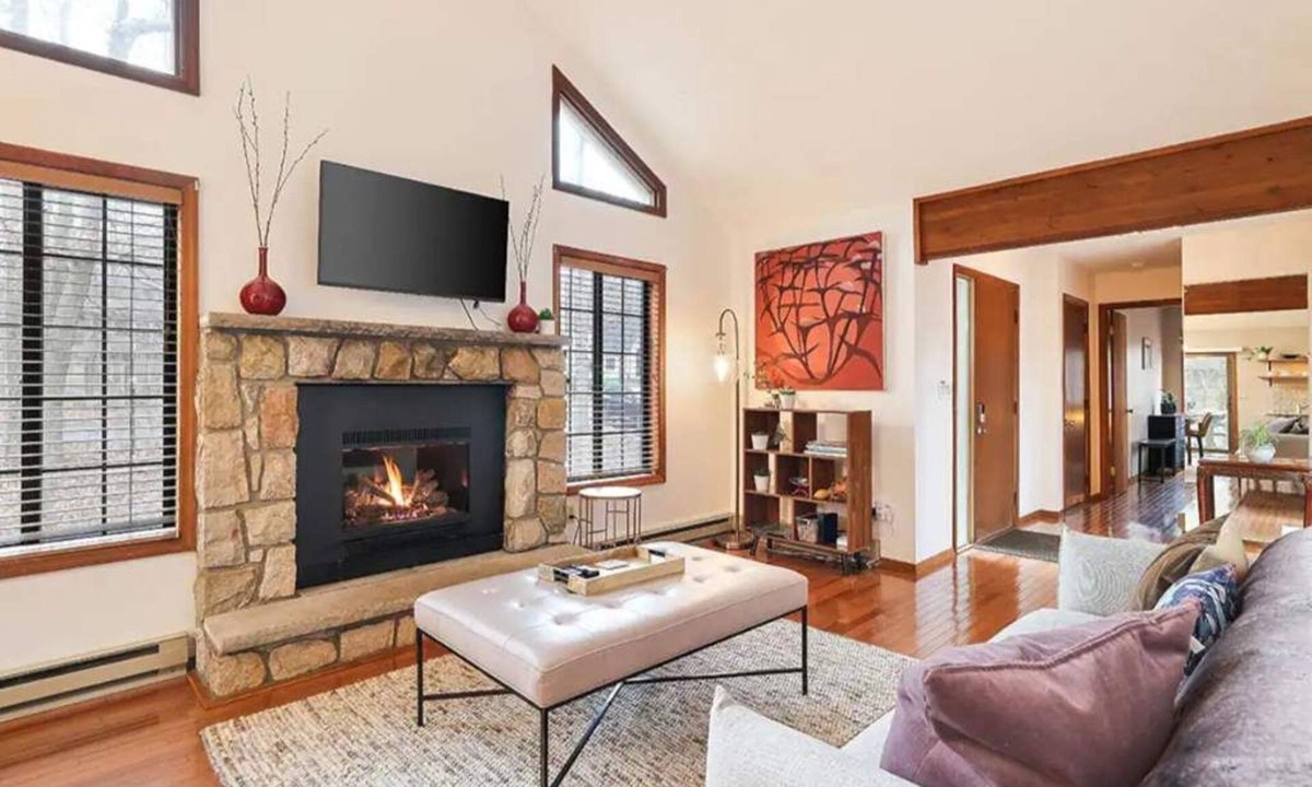 Pocono Pines Cottage | PoconoPines, Fireplace, King Bd, Pets, Skiing