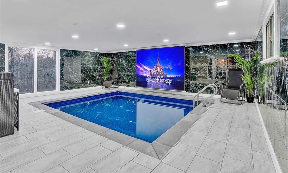 Sciota Cabin | *Poconos Cave Indoor Heated Pool/Private Pond*