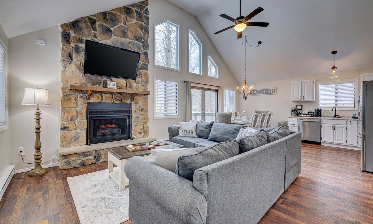 Albrightsville Ski Chalet | Poconos Hideaway - fire pit, grill, hiking and water parks nearby.
