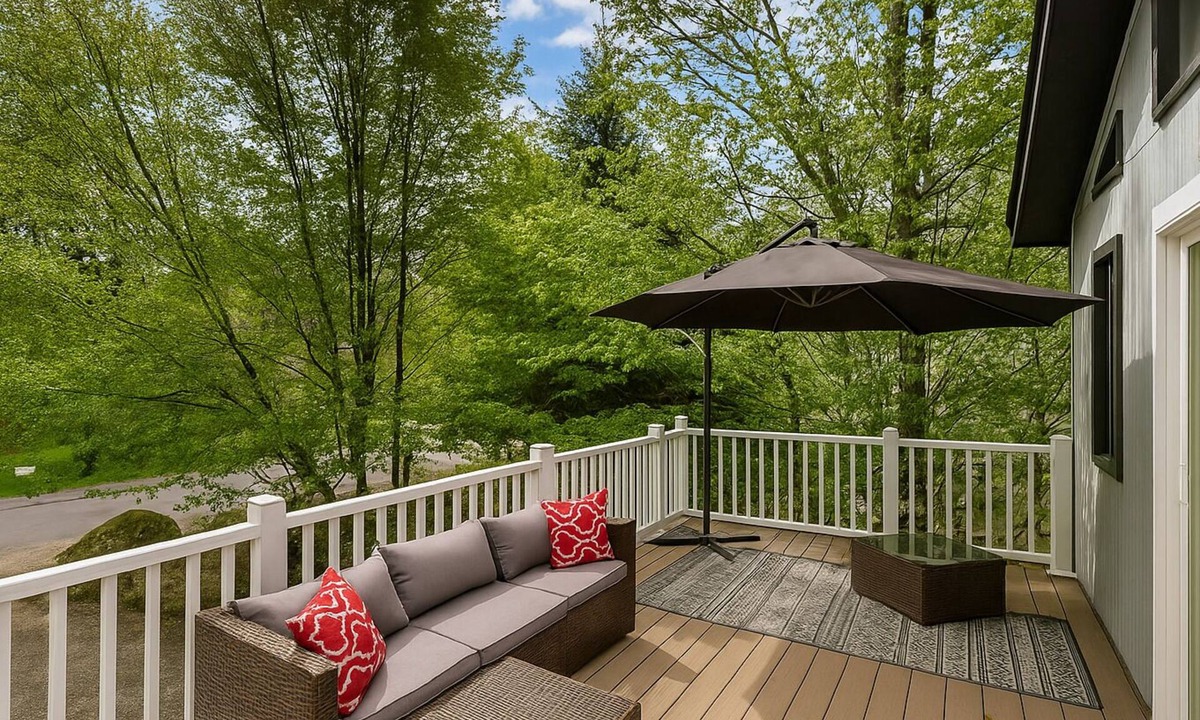 Tobyhanna Hotel | Poconos Hideaway - Woods & Wildlife