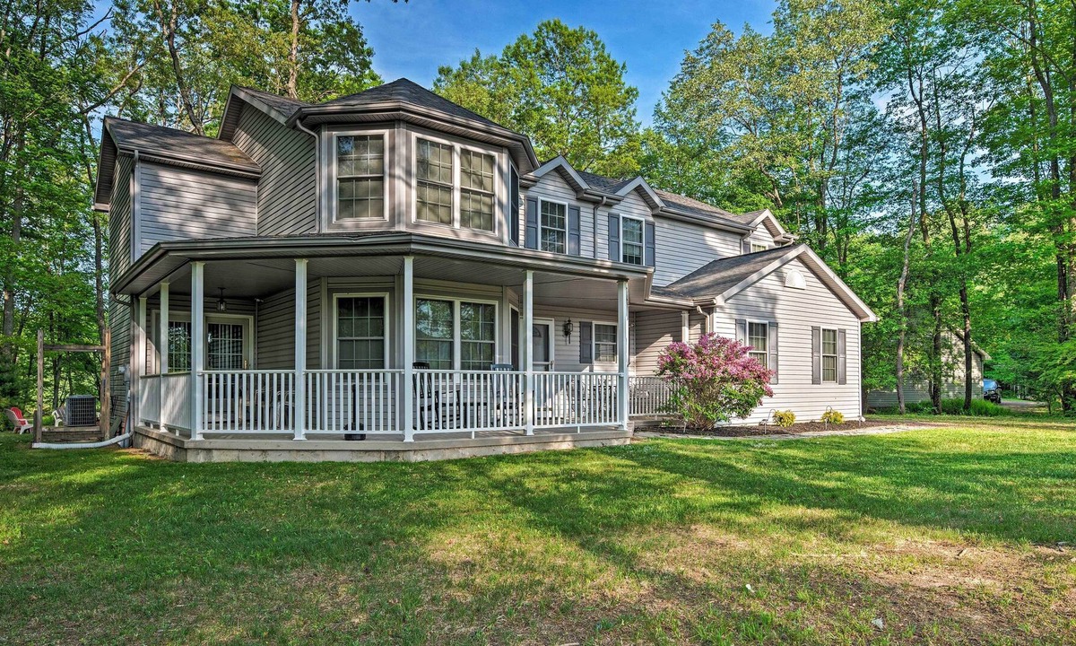 White Haven House | Poconos Lake House w/ Dock, Fire Pit & Game Room!