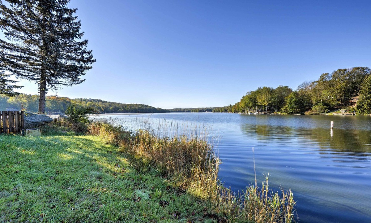 Lake Ariel House | Poconos Retreat in The Hideout Lake Community!