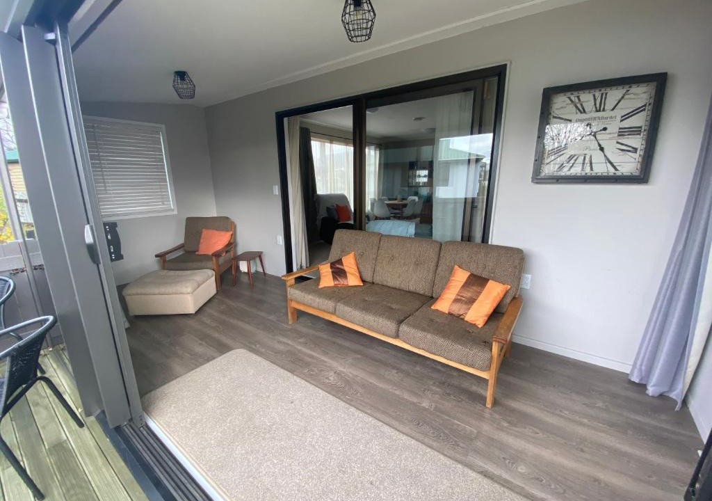 Owhata House | Poet's Corner