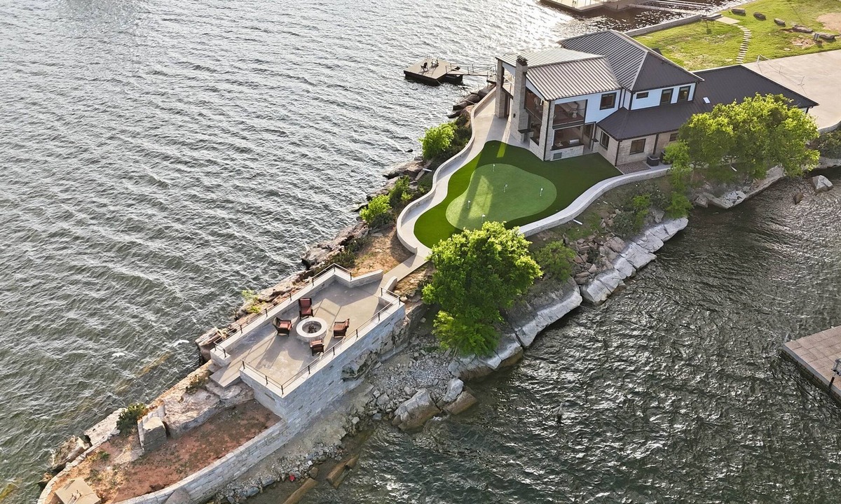 Graham House | Point Break at PK Lake- Pickleball, Putting Green and Swim Dock