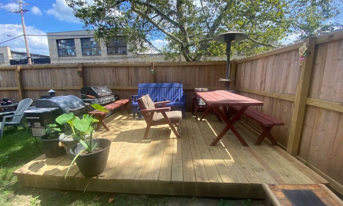 Point Breeze North Apartment | Point Breeze Duplex w/Parking