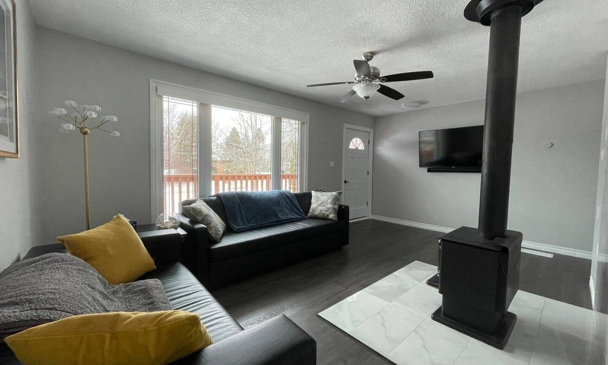 Huron-Kinloss House | Point Clark - Peaceful Cottage Close to the Beach
