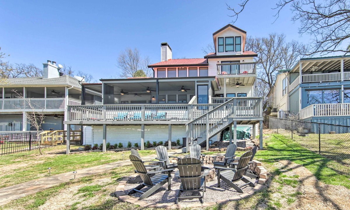 Malakoff House | 'Point of View' Cedar Creek Lake Home: Dock!