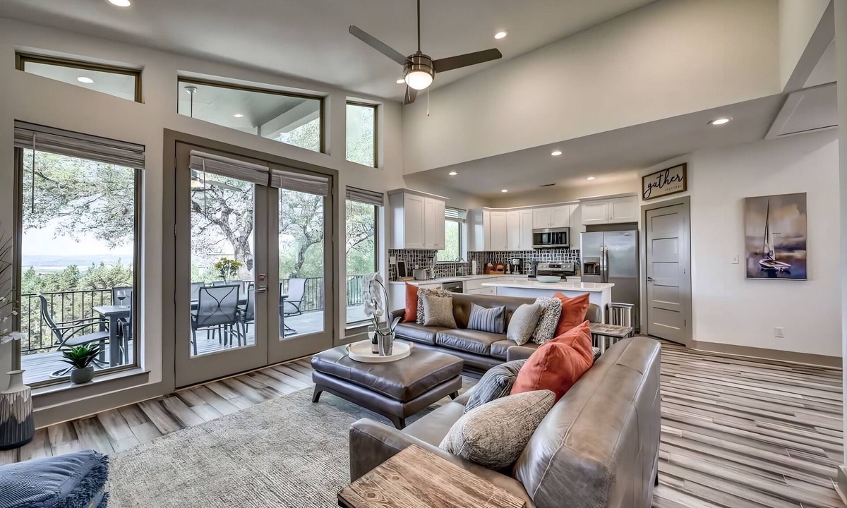 Point Venture House | Point Venture Home: Hot Tub, Beach & Marina