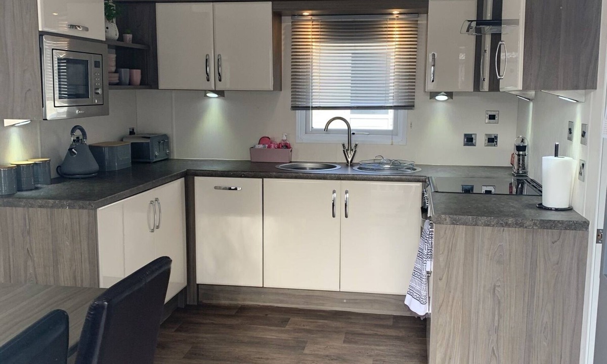 Colchester Villa | Poker Dot Getaway 1 Stay-play-getaway