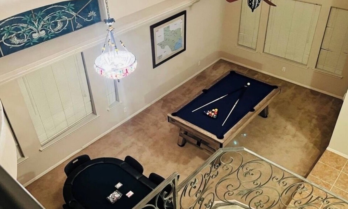El Paso House | Poker/Pool Table Room! Very Speacious Westside Home Pet Friendly