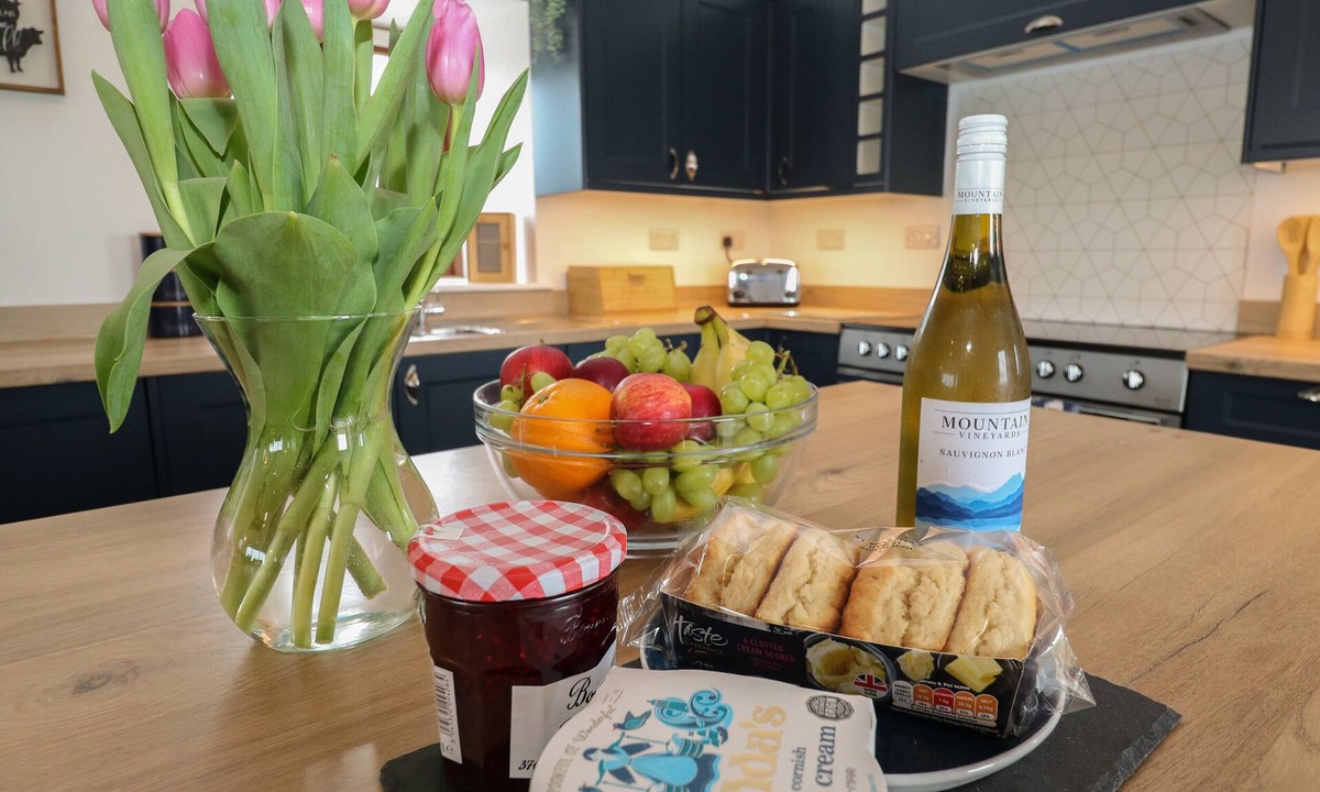 Gunwalloe Cottage | Pol View