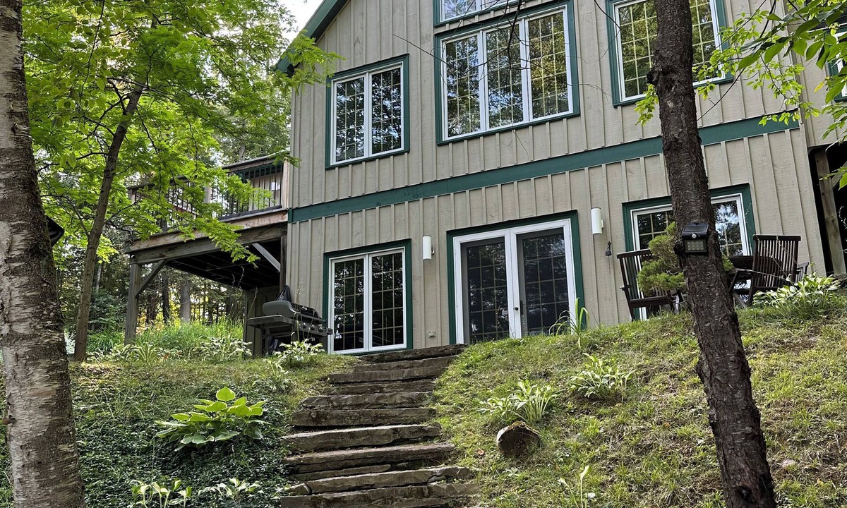 Greater Madawaska Cottage | Polaris Taigh - Waterfront Cottage on the Madawaska River