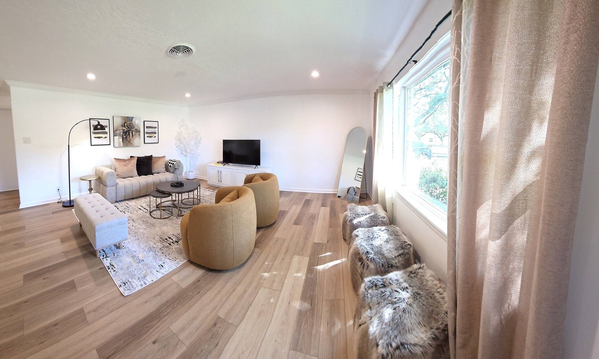 Westbury House | Polished Home Near Central/Galleria/NRG/Med Ctr
