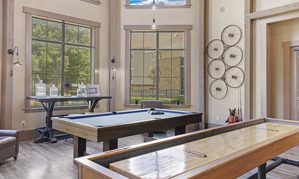 Fossil Creek Apartment | Polished Stay 2BR 2BA Apartment with Pool Access