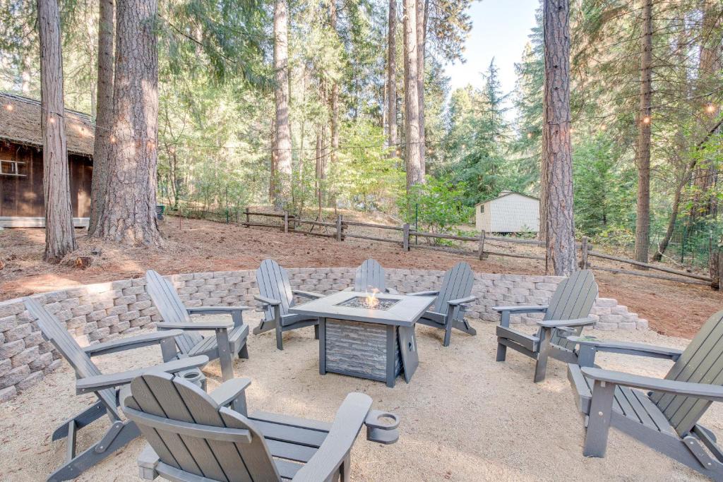 Pollock Pines House | Pollock Pines Cabin Game Room with AandC and Heat!