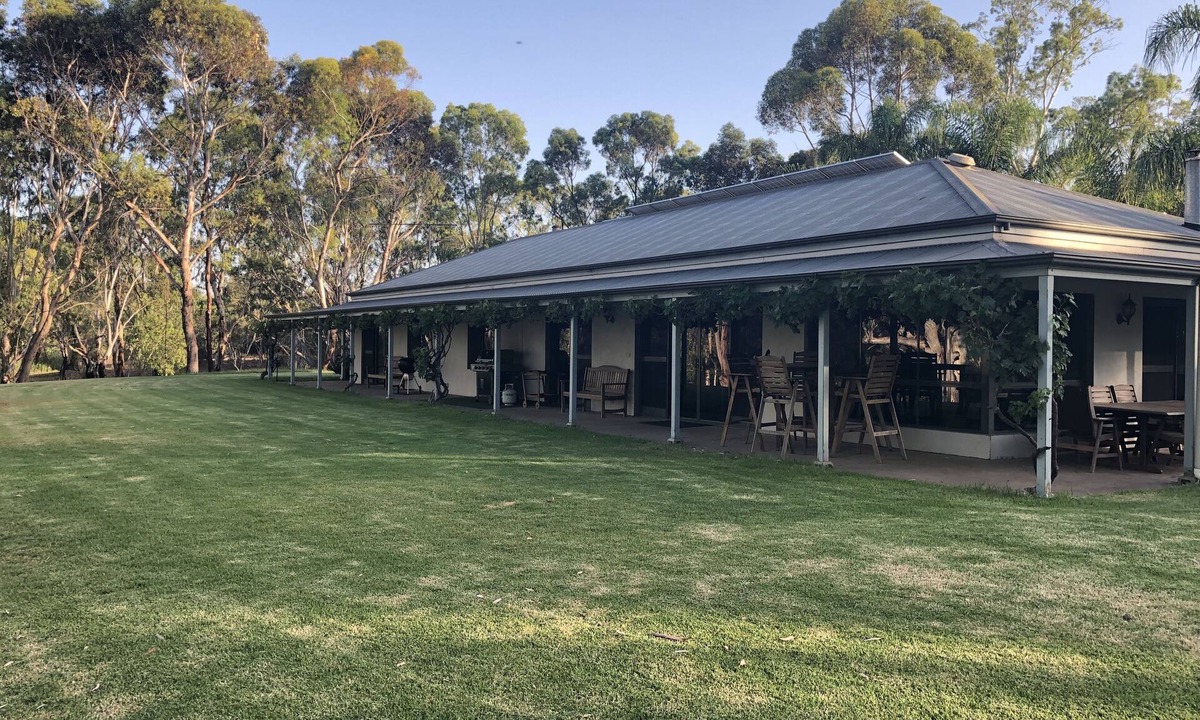 Burdett House | Pompoota Homestead on the River Murray